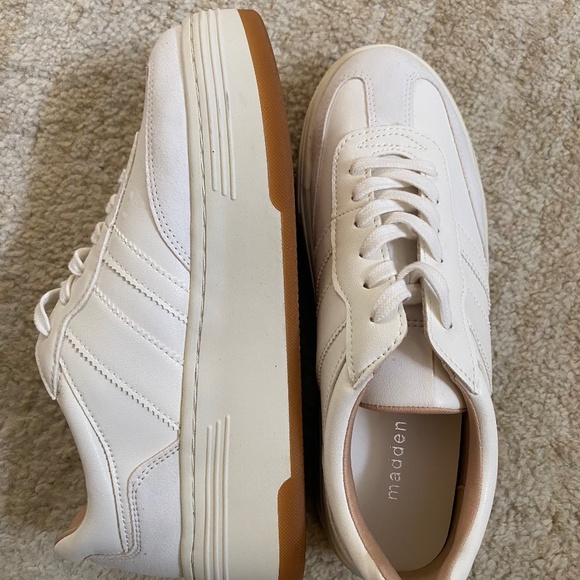 Madden Girl Size 7 1/2 Livvyy Girl Platform Sneaker - Picture 1 of 4